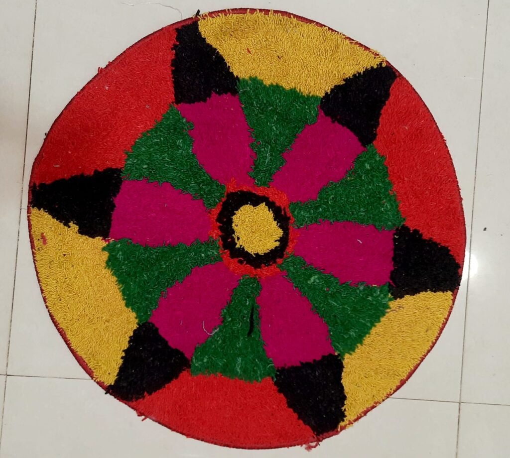 Tufted Geometric Pattern Round Rug