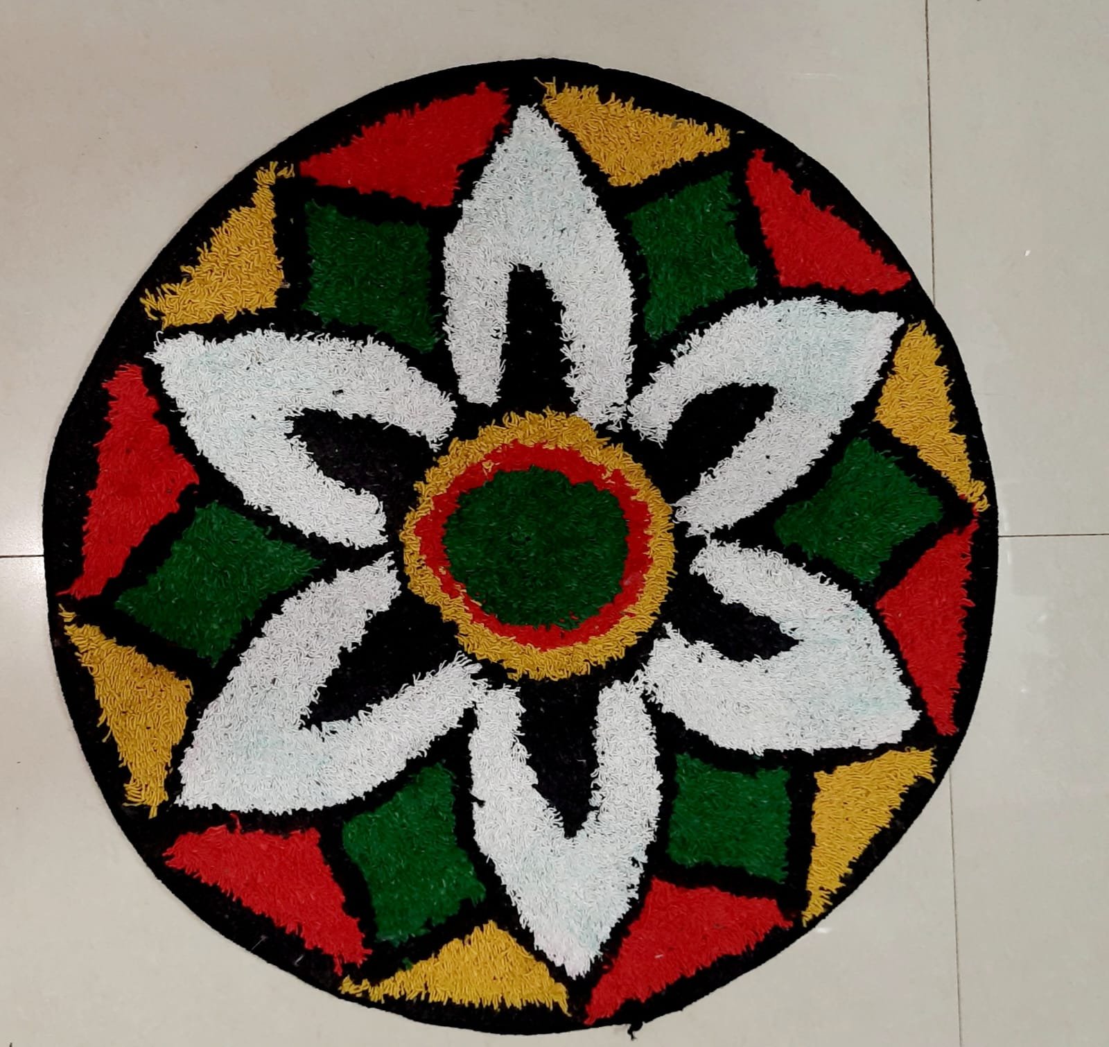 Tufted Floral Pattern Round Rug
